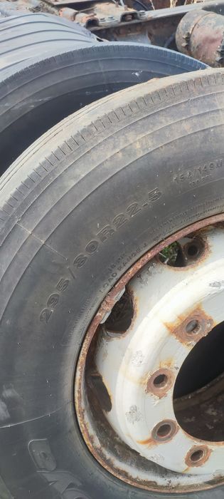 Шины с дисками 295*80 R22,5, 315*80 R22,5.