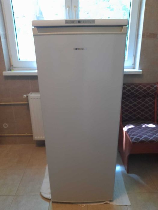 Vând congelator HEINNER cu 5 sertare