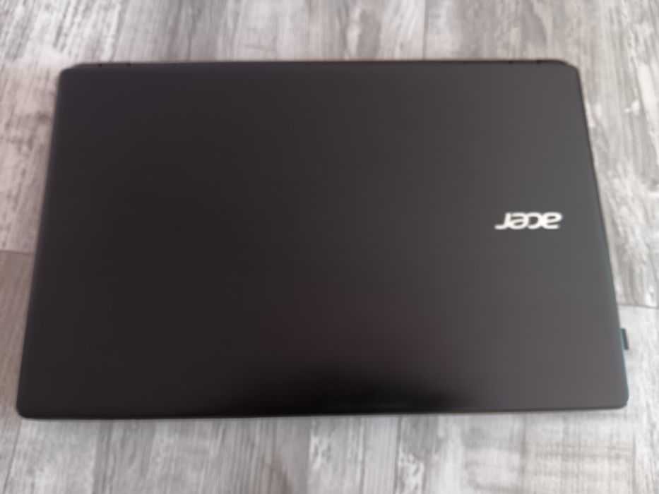 Черен лаптоп acer