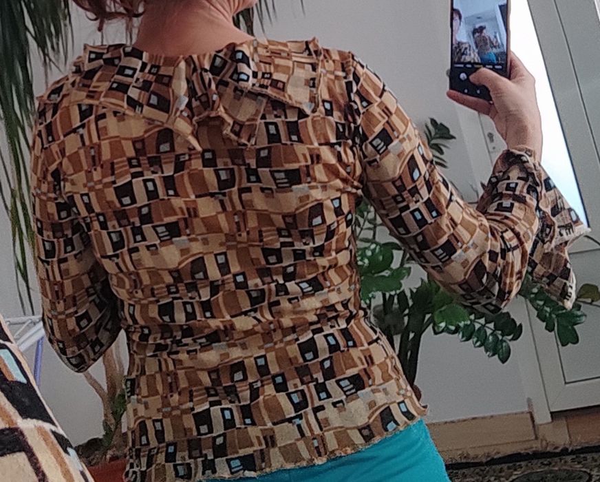 Bluza cu volanase
