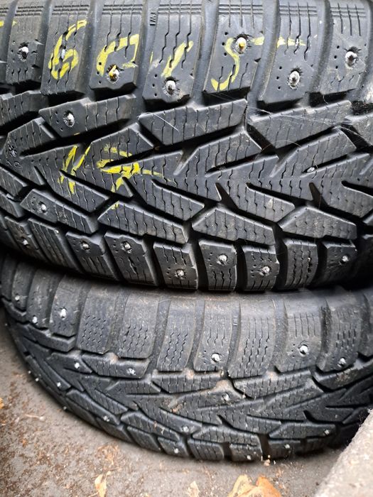 4 anvelope 195/60 R15 Michelin cu pinteni pentru gheață!