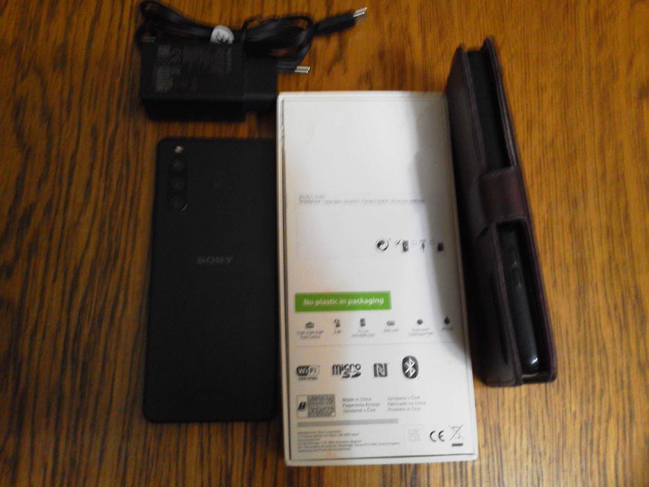 Telefon Mobil SONY XPERIA 10- IV si Husa protectie din piele.