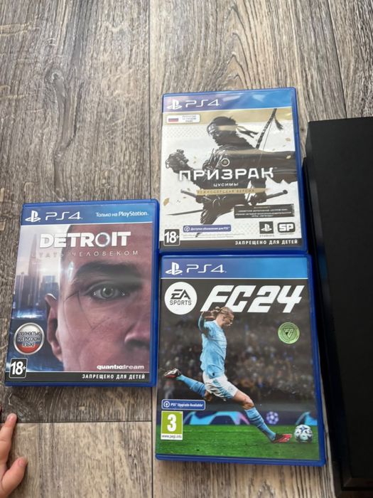 Продам пс4 с играми и геймпадами