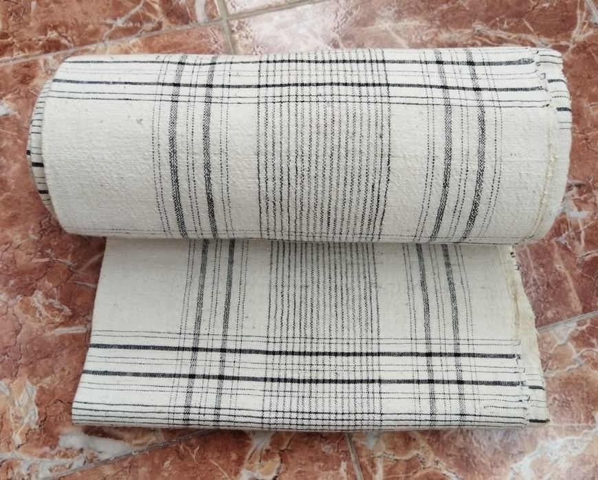 Плат, ръчно тъкан