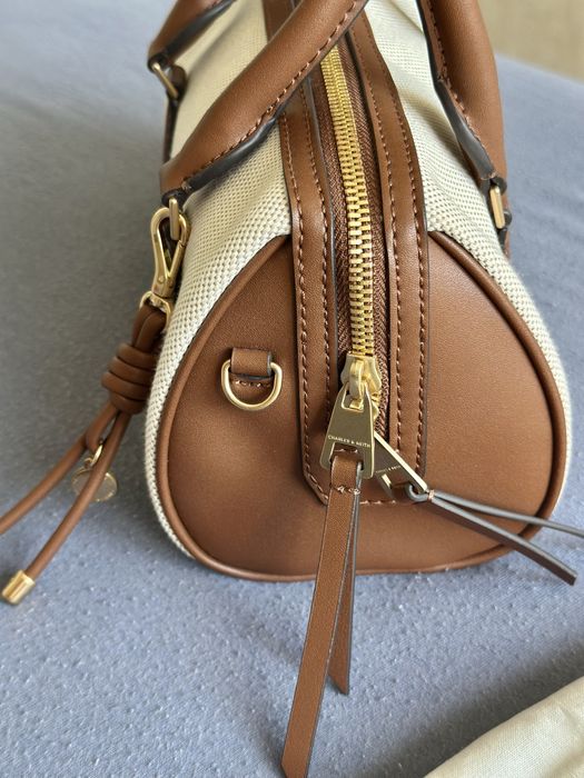 Дамска чанта CHARLES & KEITH