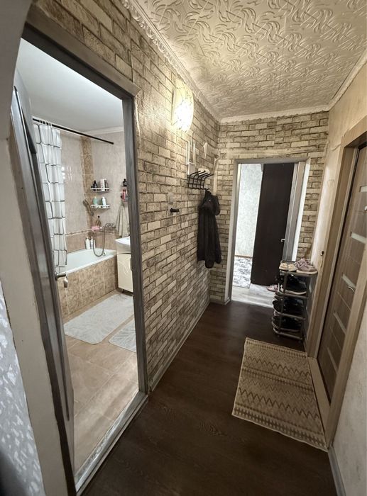 Продам двух комнатнух квартиру