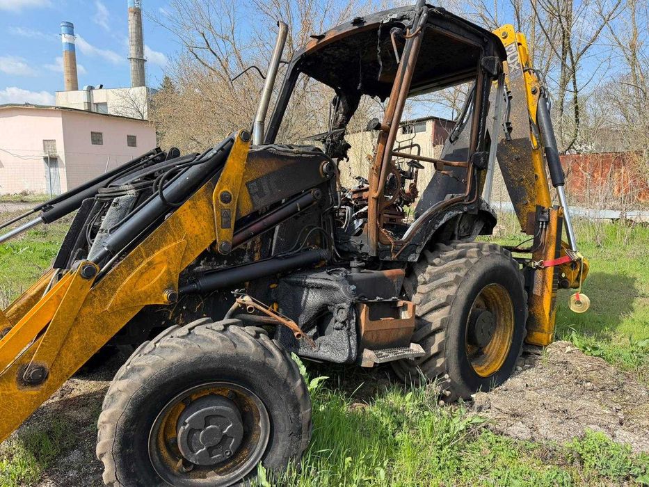 Продавам комбиниран багер JCB 3CX