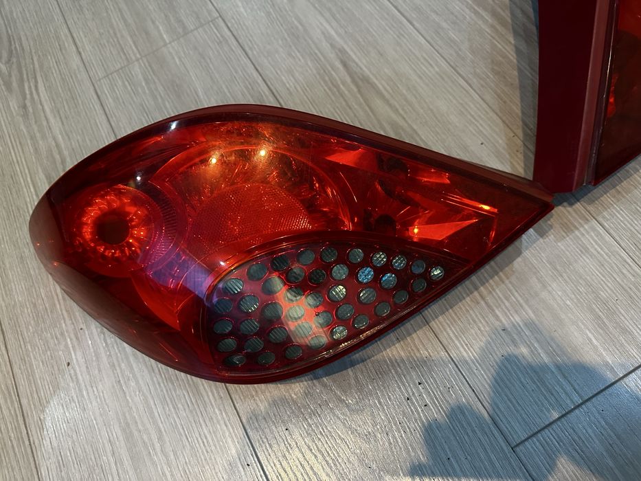 Ляв стоп за Peugeot 207