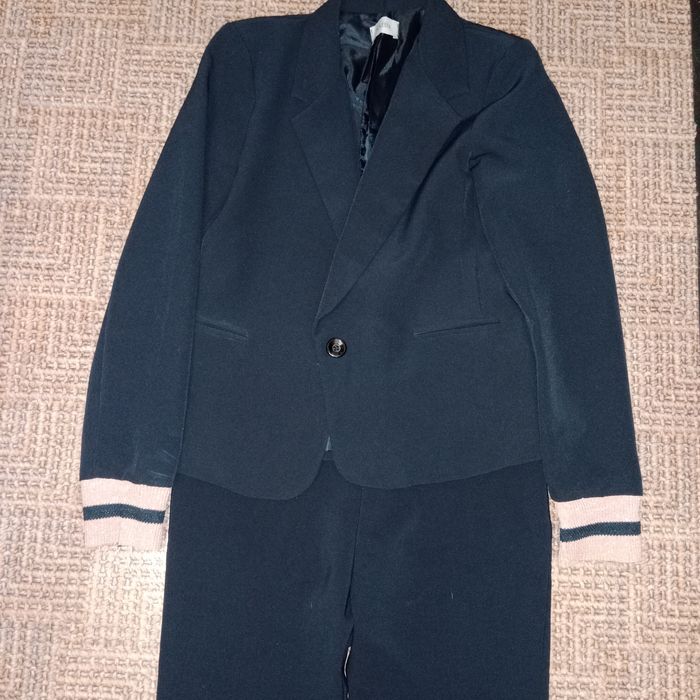 Продам женский костюм