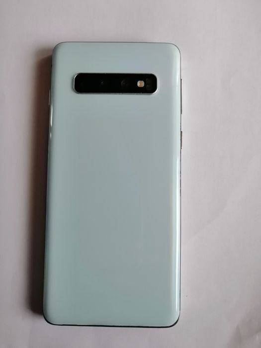 S10 128gb de stocare 8gb de ram in conditie foarte buna deblocat