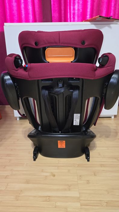 Scaun auto rotativ 360° Chicco Unico Plus (Red Passion) – De la naștere la 12 ani