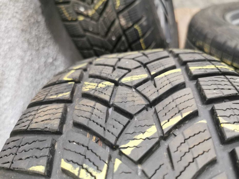 Jante Originale Toyota  Rav 4 . R17 cu anvelope de iarna