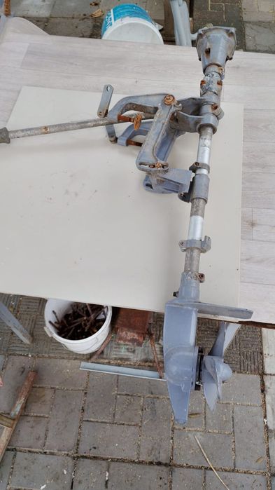 Крепление на тример для моторной лодки;