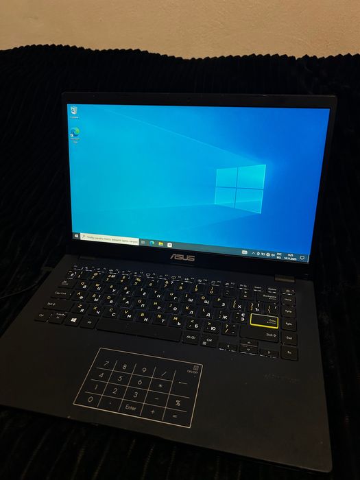 Лаптоп Asus  E410M
