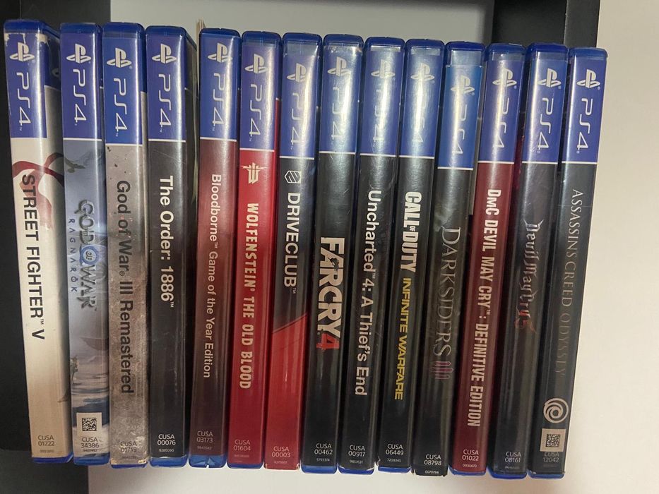 Vând ps4 1 TB + jocuri