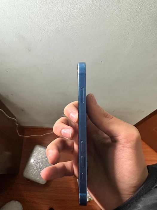 Продам iPhone 13