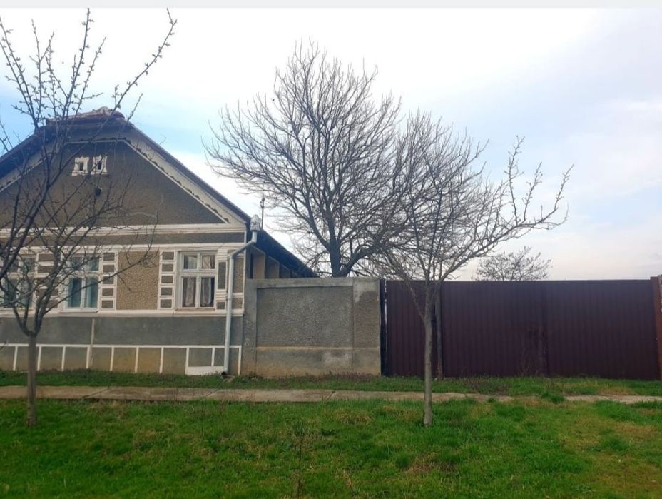 Vând casa în Nadab