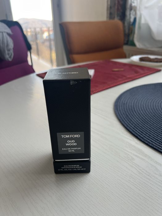 TOM FORD oud wood