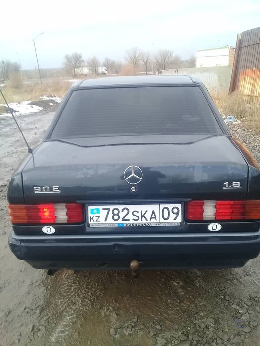 Автомобиль Мерседес 190