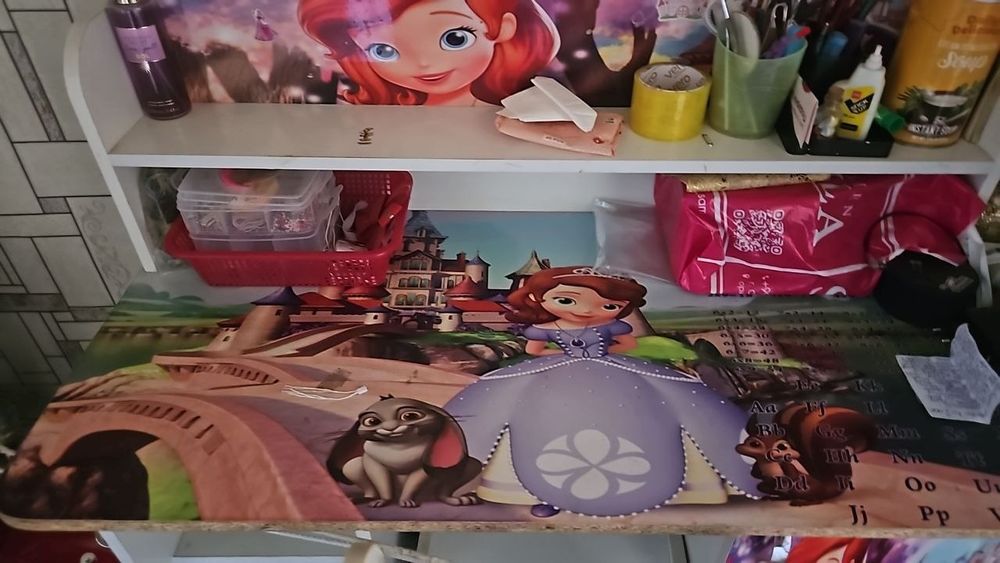 удобный детский стол для учебы