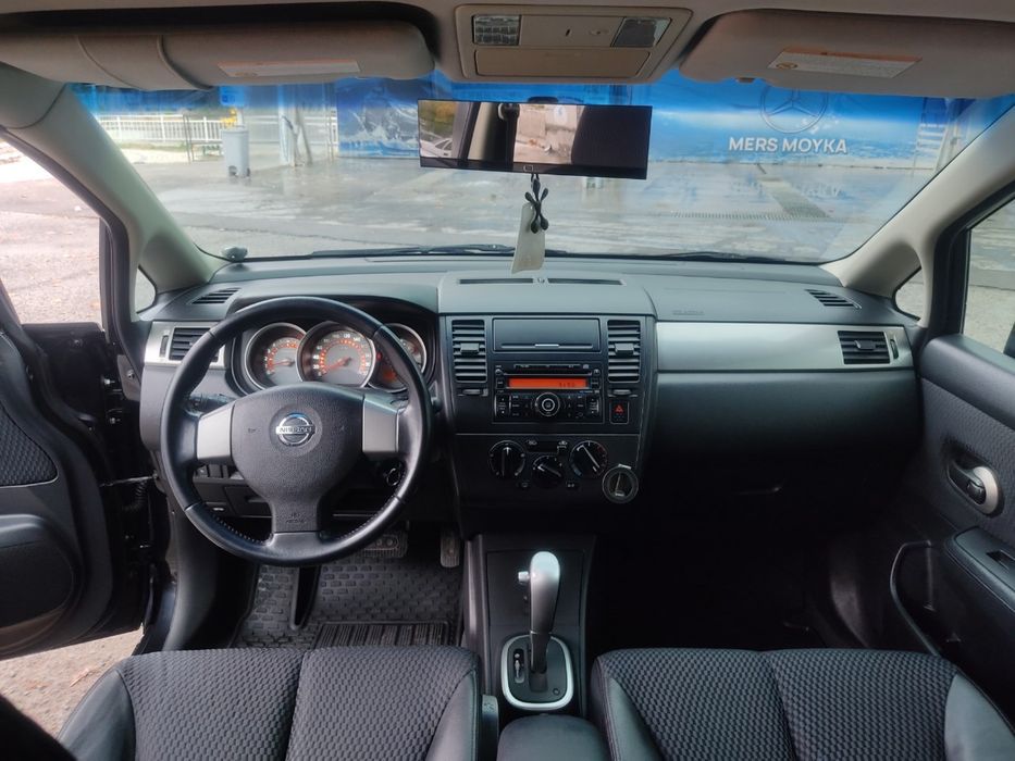 Nissan Tiida sotiladi.