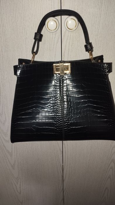 Ayollar Sumkasi sotiladi