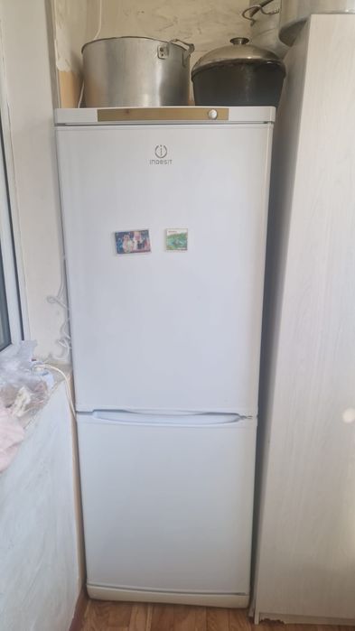 Холодильник Indesit б/у