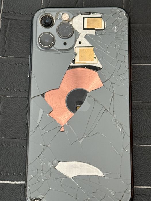 Vand Iphone 11 pro pentru piese