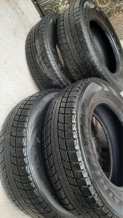Продам срочно шины для cr-v