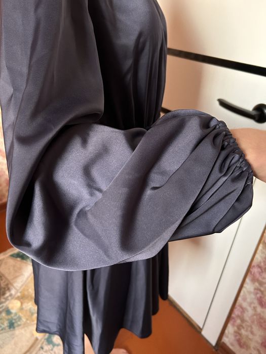 Продам платье атласное