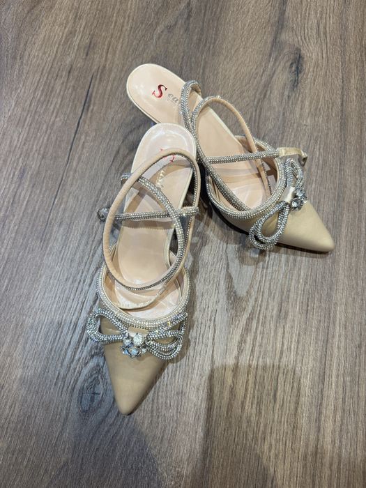 Официални обувки с панделка и камъни