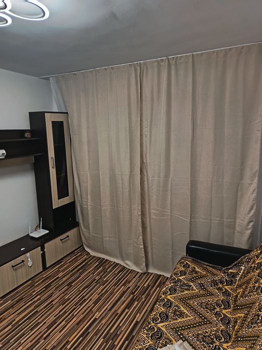 Inchiriez apartament