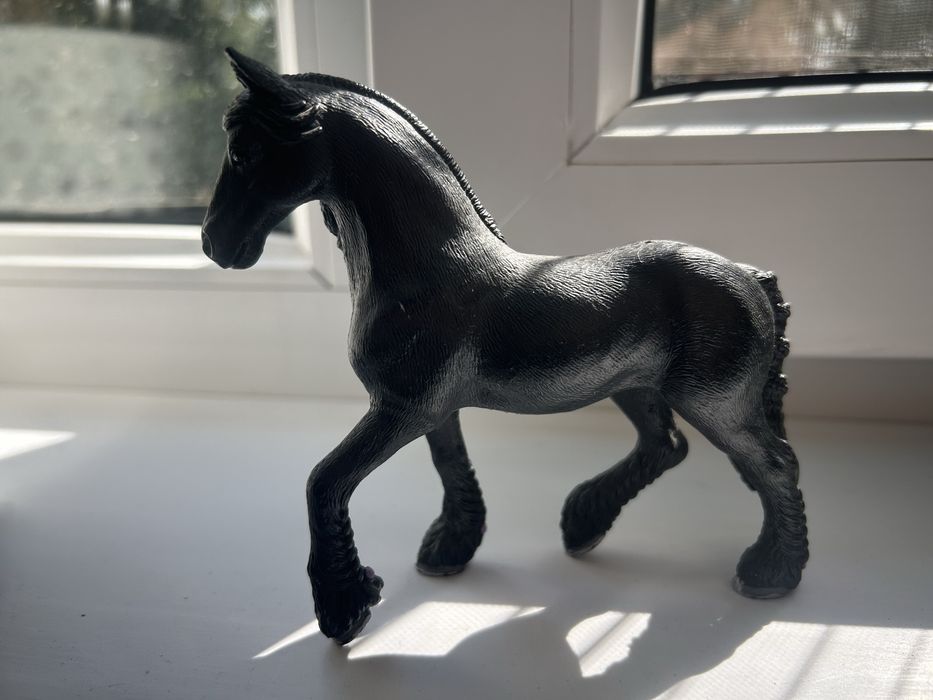 лошадь Schleich,фризская