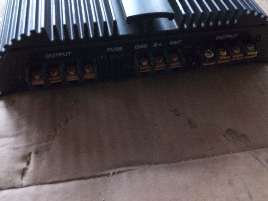 Усилвател крайно стъпало за кола