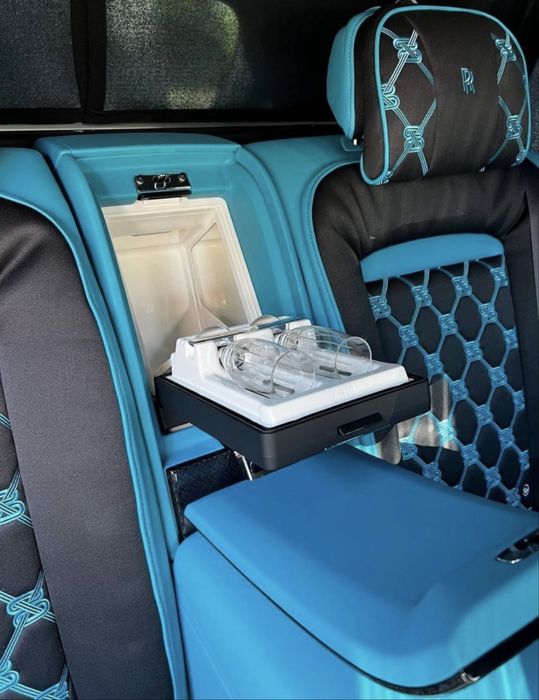 Rollc Royce Cullinan black bladhe Cullinan