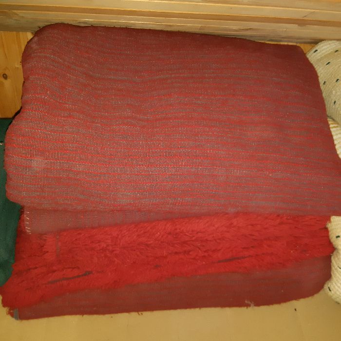 Червени китеници производство на завод Жакард-нови