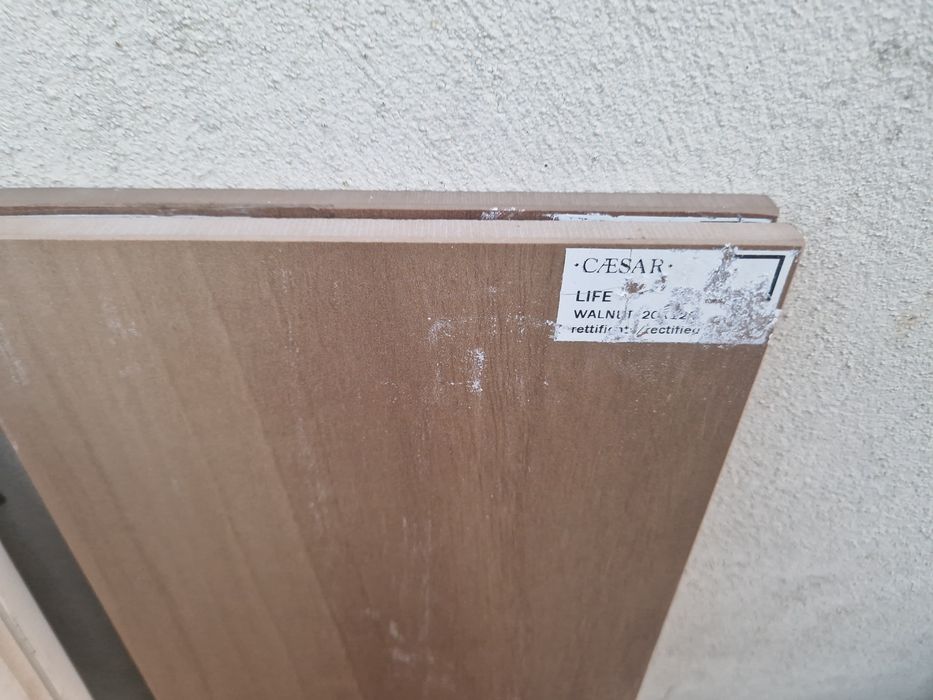 Gresie  faianță  nouă la jumătate de pret- câte o placa