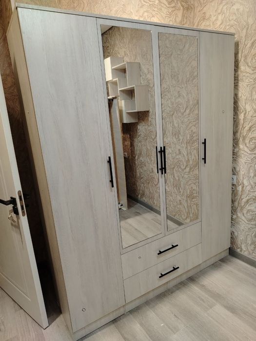 Shkaf sotiladi holati alo sifatli