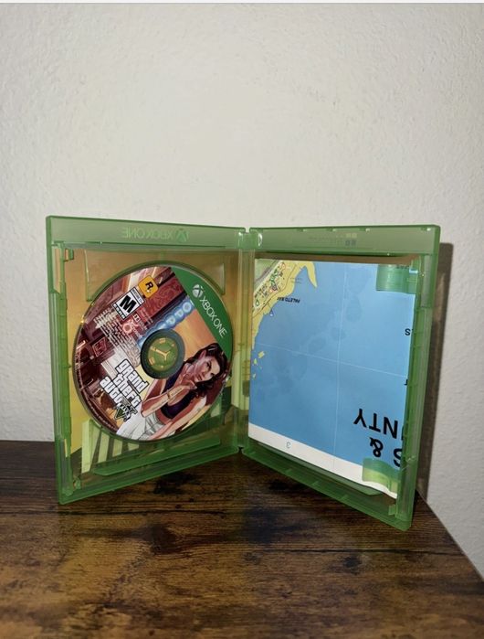 Продам диск GTA V целый пользовались пол года