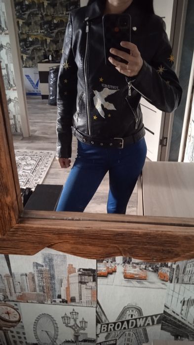 Куртки демисезонные и зимняя,размеры 44-46,по 2000 каждая,зимняя-4000