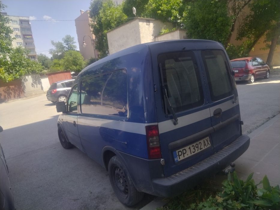 Продавам товарна баничарка OPEL COMBO 1.7 Isuzo мотор 
OPEL COMBO 1.7