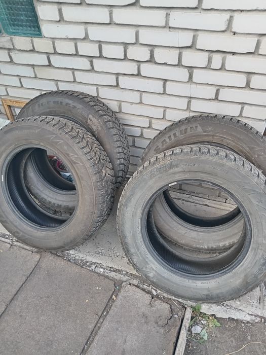 Продам зимнии б/у шины с шипами