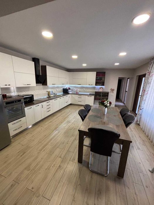 casa de vanzare in Oradea - cartierul Iosia (are inclus si spatiu comercial 30 mp)