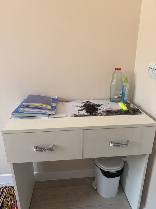 Учебный два стол