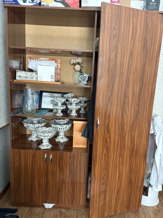 Шкаф мебель, в хорошом состоянии
