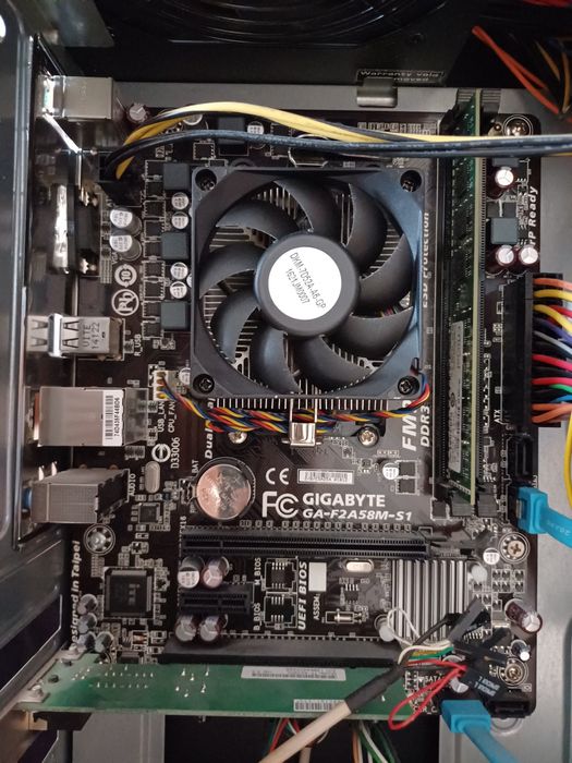 Компютър с монитор + телевизор