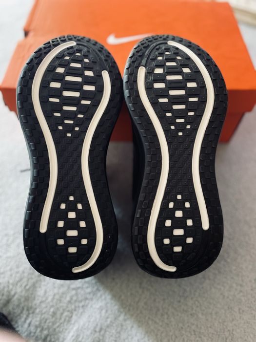 Nike Vomero Plus originali marimea 42