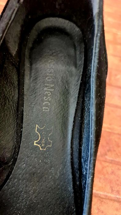 Продаю туфли замш...