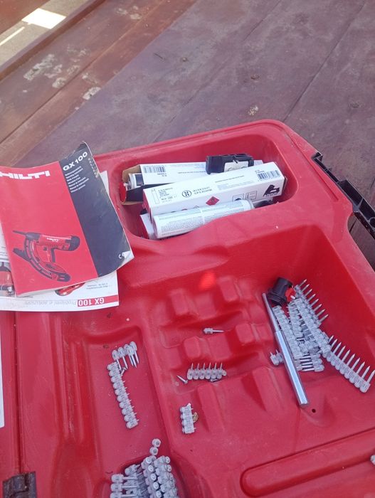 Pistol de fixat cuie în beton cu gaz  Hilti GX100