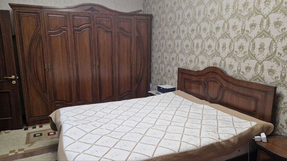 Продается спальный гарнитур